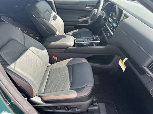 New 2025 Nissan Pathfinder Platinum w/ Cargo Package image 13