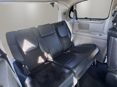 Used 2015 Chrysler Town & Country Limited FWD image 16