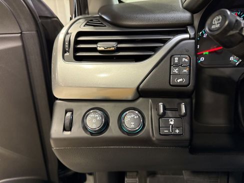 Used 2018 Chevrolet Suburban Premier AWD/4WD image 13