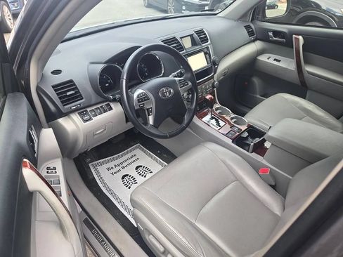 Used 2013 Toyota Highlander Limited AWD/4WD image 28
