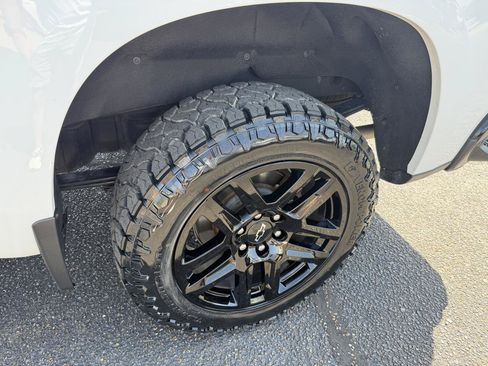 Used 2024 Chevrolet Silverado 1500 LT Trail Boss w/ Convenience Package II AWD/4WD image 29