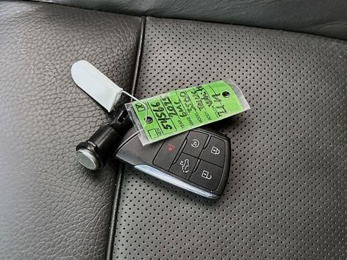 Used 2025 GMC Sierra 3500 Denali w/ Technology Package AWD/4WD image 36