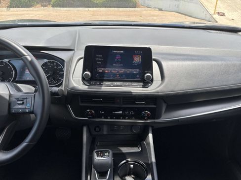 Used 2025 Nissan Rogue SV FWD image 17