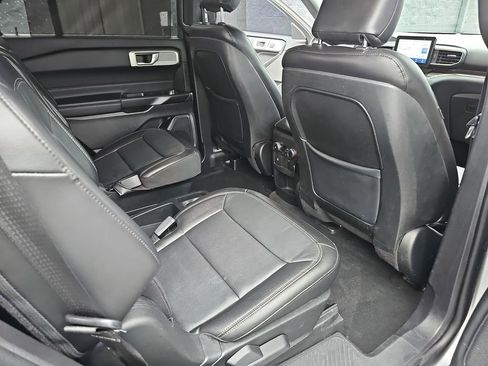 Used 2020 Ford Explorer Limited image 12