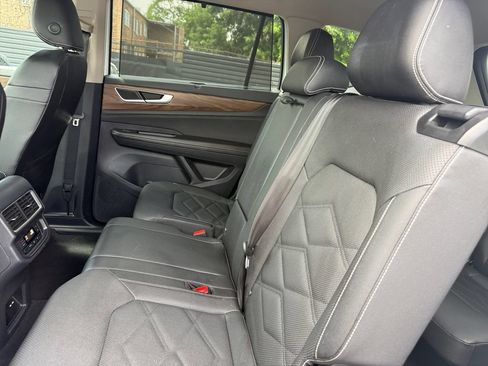Used 2025 Volkswagen Atlas SE FWD image 33