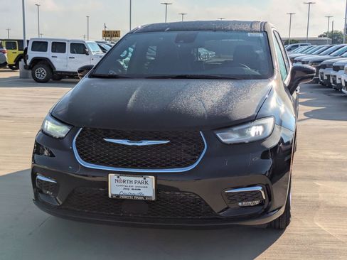 New 2026 Chrysler Pacifica Select image 7