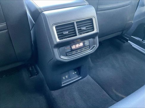 Used 2025 Volkswagen Atlas SE FWD image 10