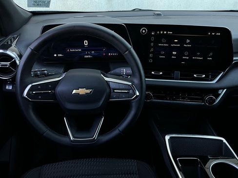 Used 2025 Chevrolet Equinox LT image 13