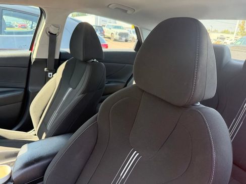 Used 2023 Hyundai Elantra SEL w/ Convenience Package FWD image 9