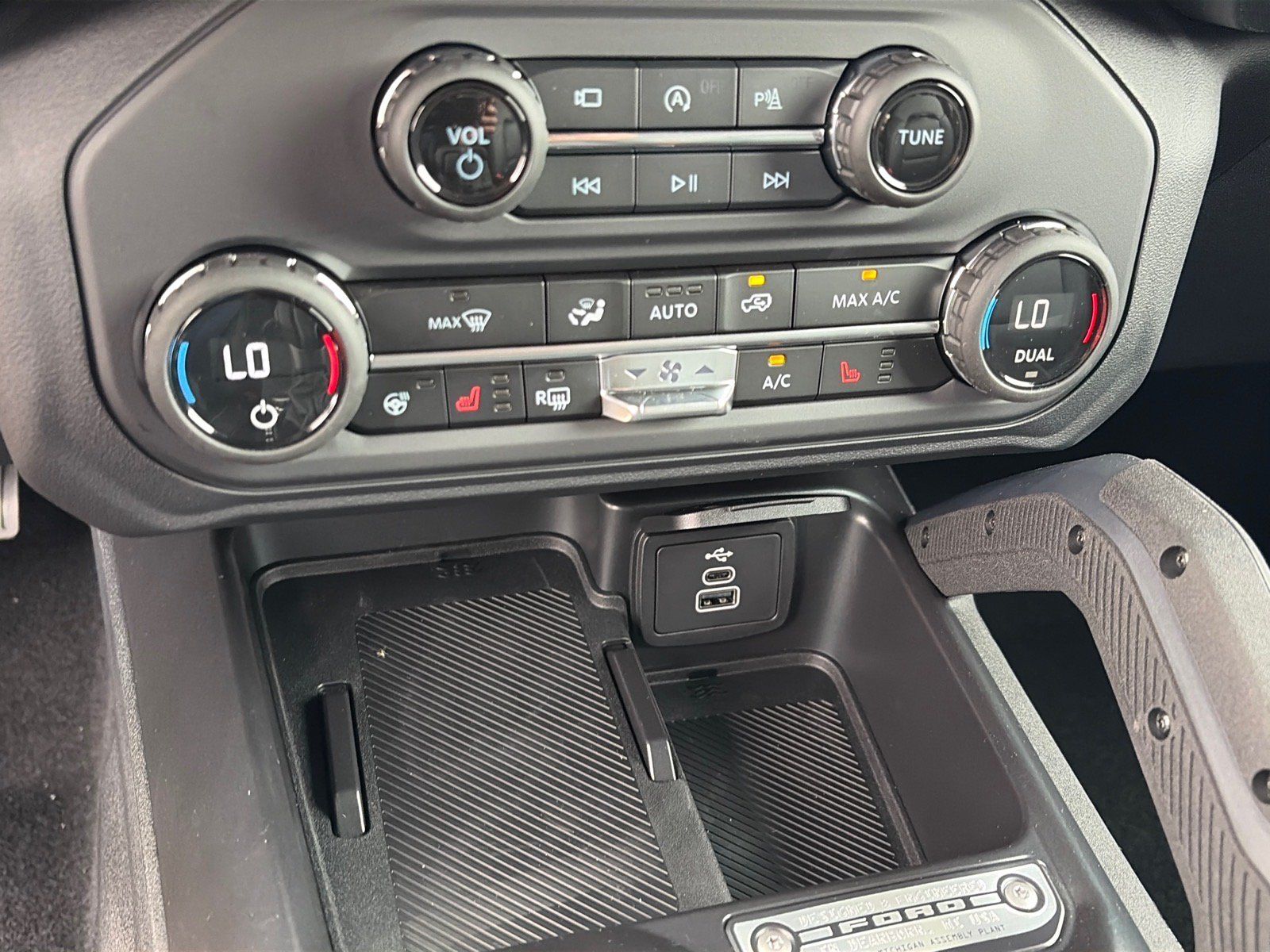 New 2026 Ford Bronco Outer Banks w/ Sasquatch Package AWD/4WD image 12