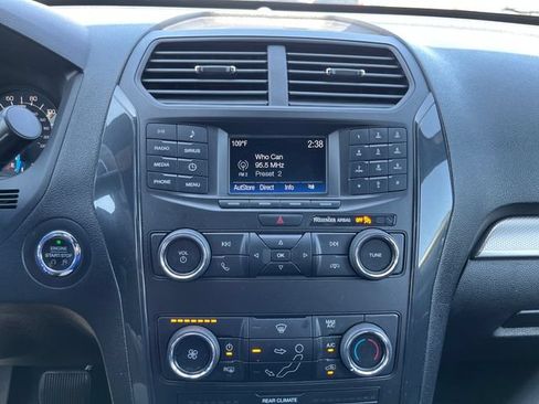 Used 2018 Ford Explorer XLT FWD image 8