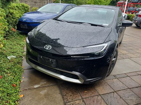 Used 2023 Toyota Prius Prime FWD image 2