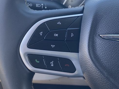 Used 2024 Chrysler Pacifica Touring-L FWD image 22
