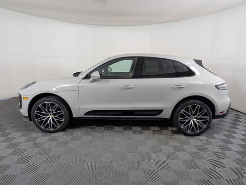 New 2026 Porsche Macan image 2