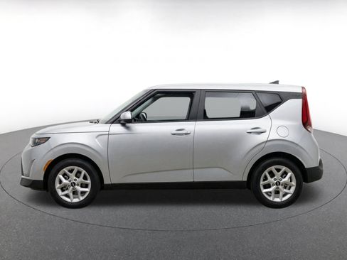 Used 2025 Kia Soul LX w/ LX Technology Package FWD image 4