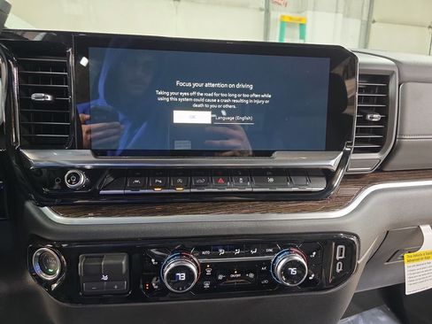 New 2026 GMC Sierra 1500 SLE w/ Preferred Package AWD/4WD image 19