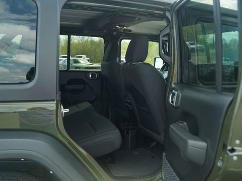 Used 2022 Jeep Wrangler Unlimited Sport AWD/4WD image 22