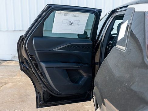 New 2025 Cadillac Lyriq Luxury image 18