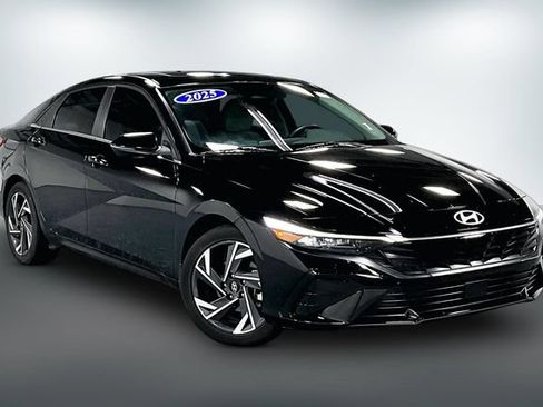 Used 2025 Hyundai Elantra Limited FWD image 1