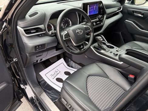 Used 2024 Toyota Highlander XSE AWD/4WD image 38