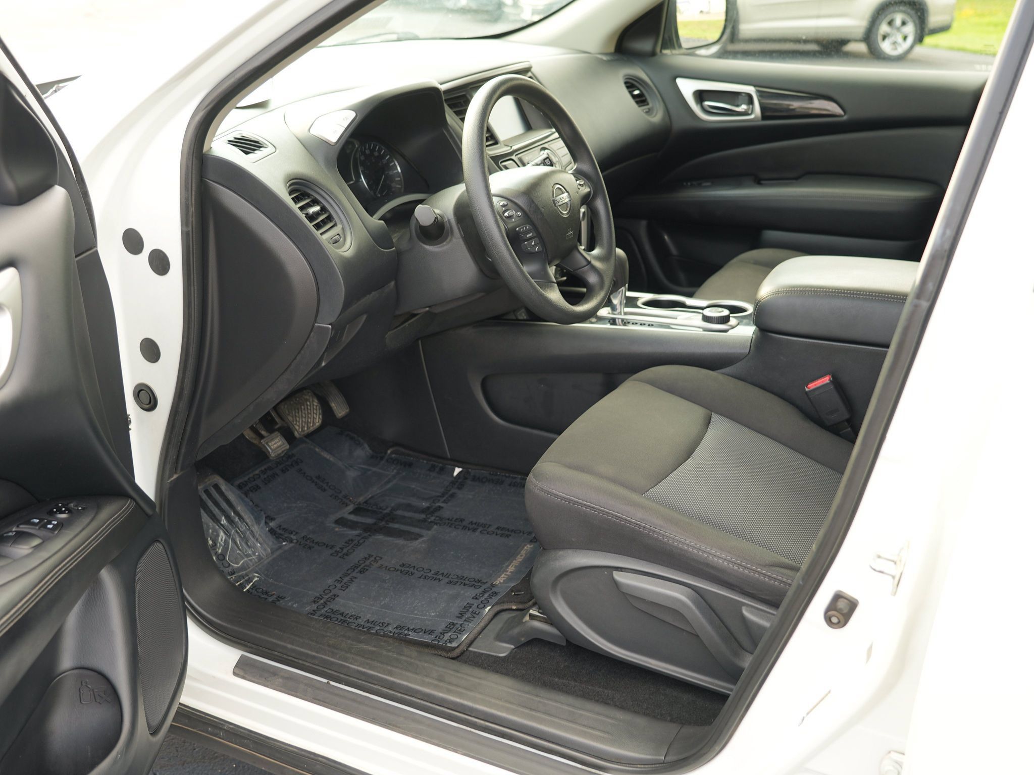 Used 2020 Nissan Pathfinder S AWD/4WD image 14