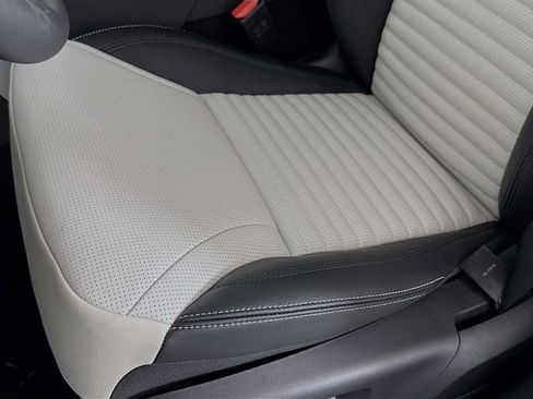 New 2025 Land Rover Discovery S AWD/4WD image 21