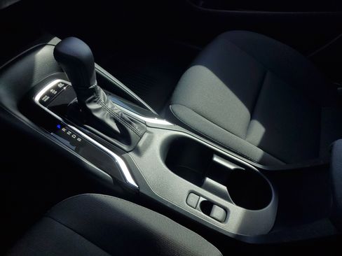 Used 2025 Toyota Corolla LE image 22