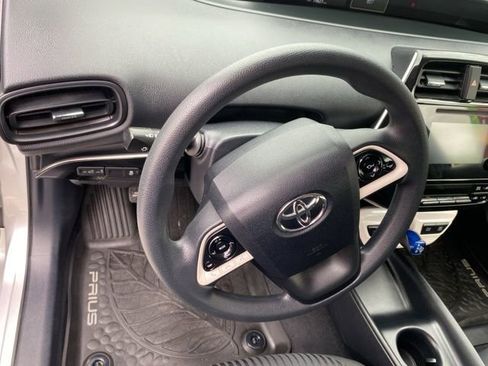 Used 2016 Toyota Prius Two image 10