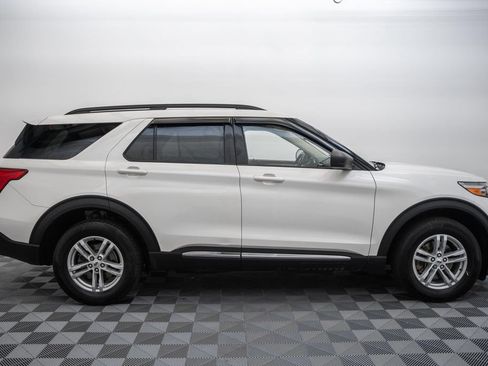 Certified 2023 Ford Explorer XLT w/ Equipment Group 202A AWD/4WD image 4