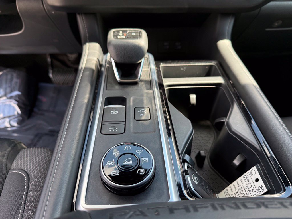 Used 2023 Nissan Pathfinder SV AWD/4WD image 13
