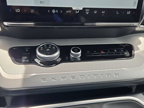 Used 2025 Ford Expedition Active AWD/4WD image 19