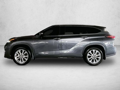 Used 2025 Toyota Highlander Limited AWD/4WD image 6