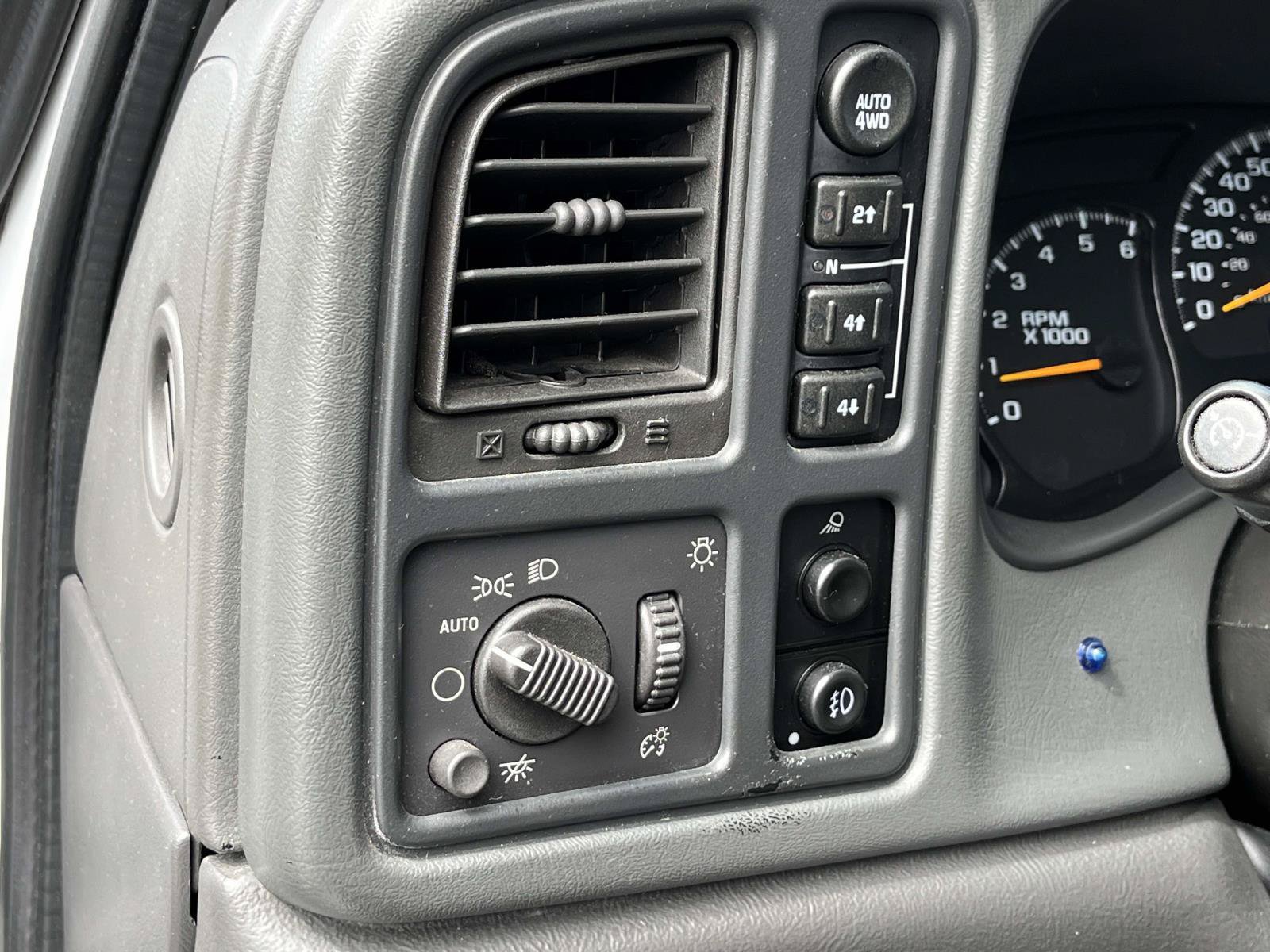 Used 2005 Chevrolet Silverado 1500 4x4 Extended Cab w/ Light Duty Power Package image 28