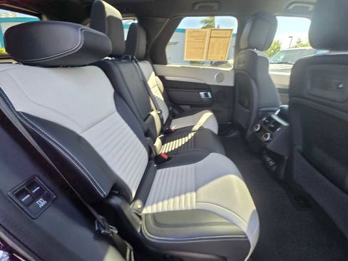 Used 2023 Land Rover Discovery S R-Dynamic image 13