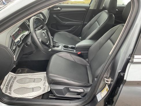 Used 2020 Volkswagen Jetta SE w/ SE Cold Weather Package image 12