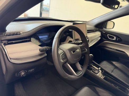 Used 2025 Jeep Compass Limited AWD/4WD image 13
