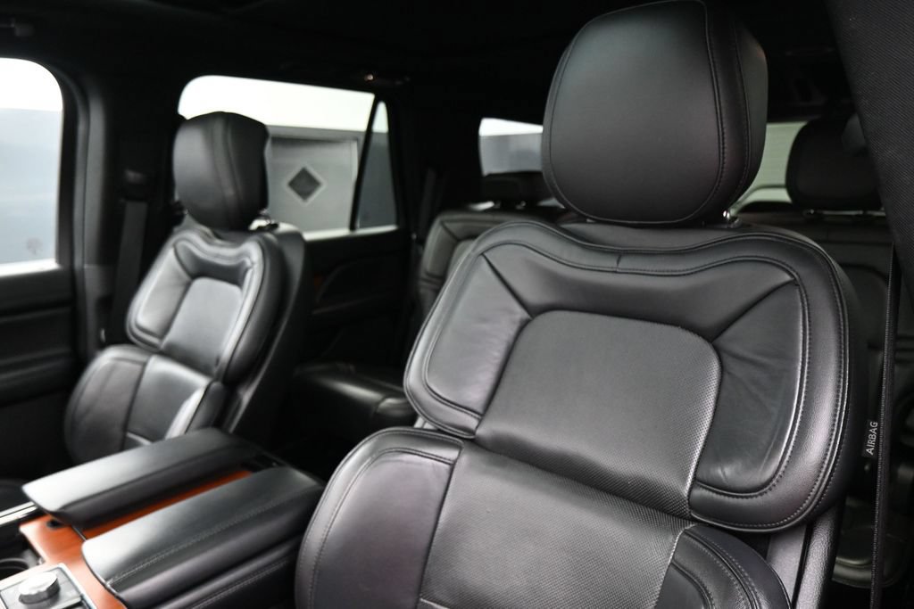 Used 2018 Lincoln Navigator Select w/ Technology Package AWD/4WD image 14