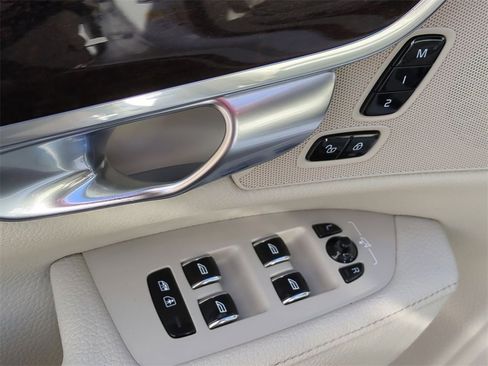 Used 2018 Volvo S90 T5 Momentum w/ Convenience Package image 12