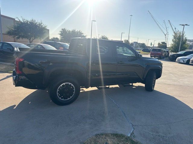 Used 2025 Toyota Tacoma TRD Off-Road AWD/4WD image 3