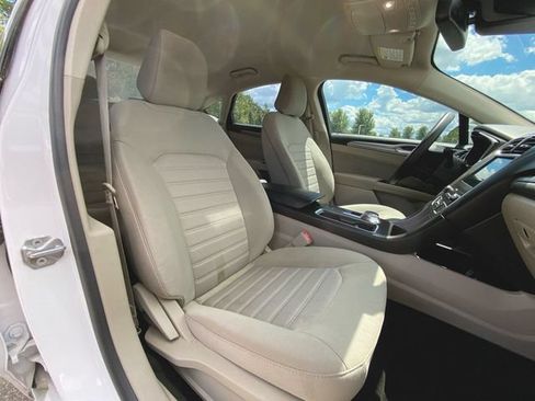 Used 2020 Ford Fusion SE FWD image 26