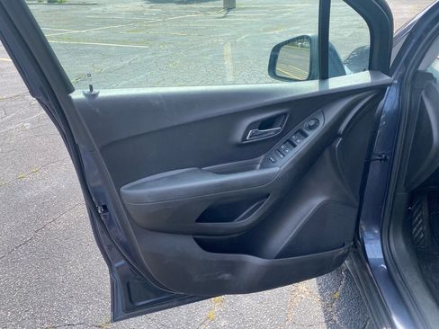 Used 2019 Chevrolet Trax LS w/ Tint and Cruise Package image 10