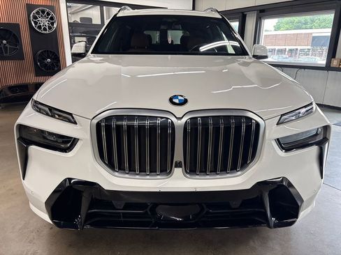 Used 2024 BMW X7 xDrive40i w/ M Sport Package AWD/4WD image 15