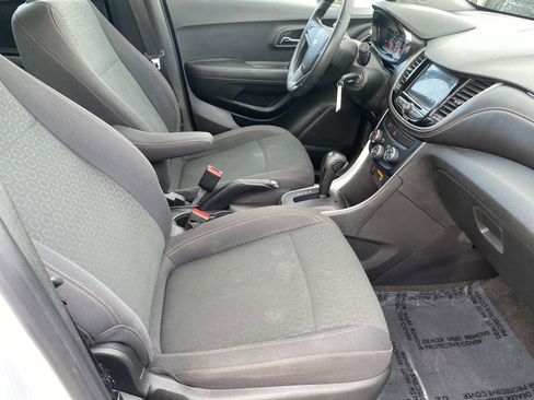 Used 2019 Chevrolet Trax LS image 21