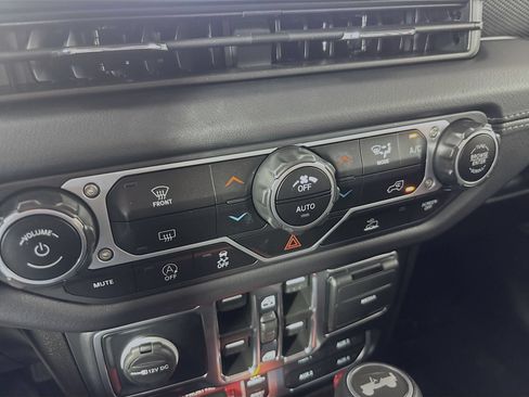 Used 2025 Jeep Wrangler Unlimited Rubicon AWD/4WD image 15