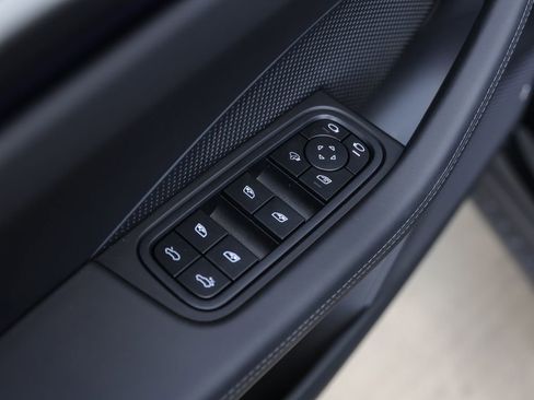 New 2025 Porsche Macan 4 Electric image 28