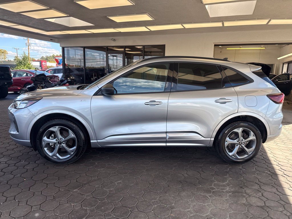 Used 2024 Ford Escape ST-Line w/ Tech Pack #1 AWD/4WD image 9