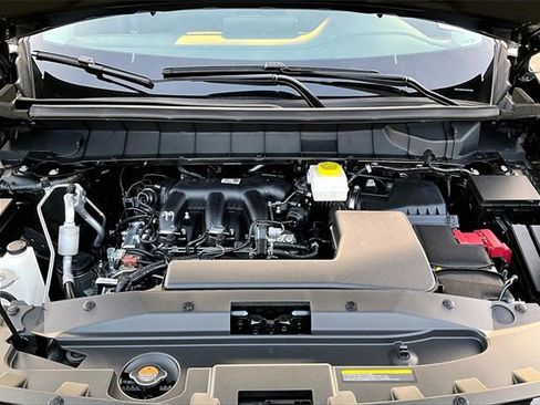 New 2025 Nissan Pathfinder SL image 12