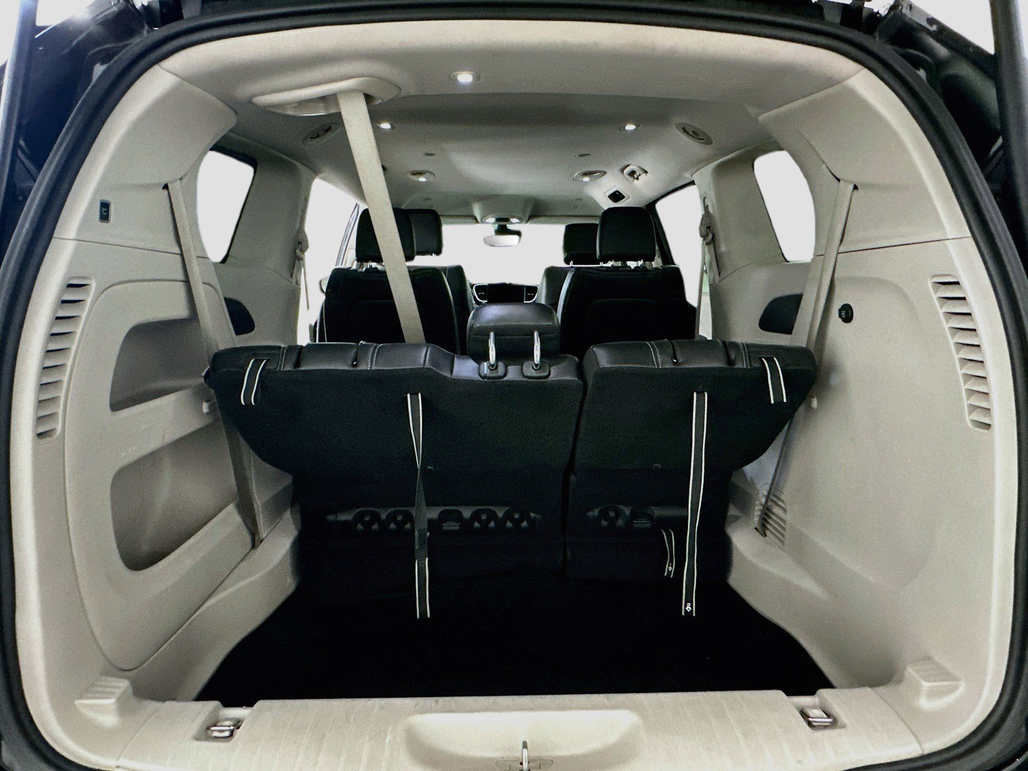 Used 2023 Chrysler Pacifica Touring-L FWD image 30