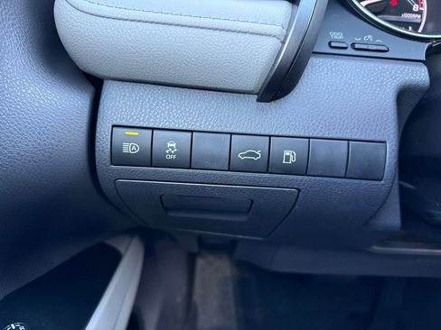 Used 2018 Toyota Camry L image 25