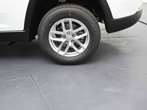 New 2025 Jeep Grand Cherokee Laredo X w/ Luxury Tech Group I image 5